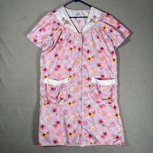 Casual Nights Women’s Size M House Dress Pearl Snaps Flower Embroidery Pastels‎